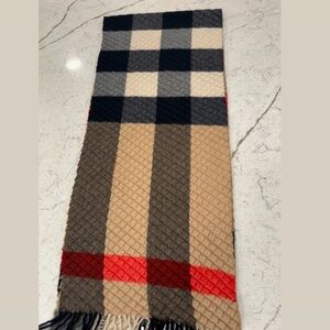 Burberry plaid scarf in black and red #BurberryPlaid